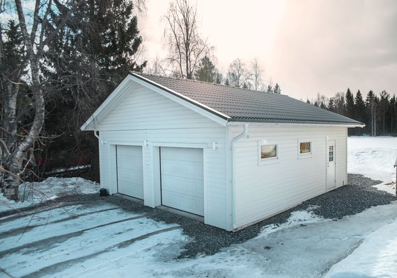 Dubbelgarage med liggande panel