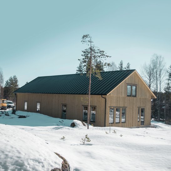 Maskinhall med lägenhet