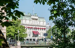 Privatgästerna tar över