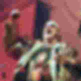 Minnesota Governor Jesse Ventura yells to the crowd at his People's Inauguration in Minneapolis.