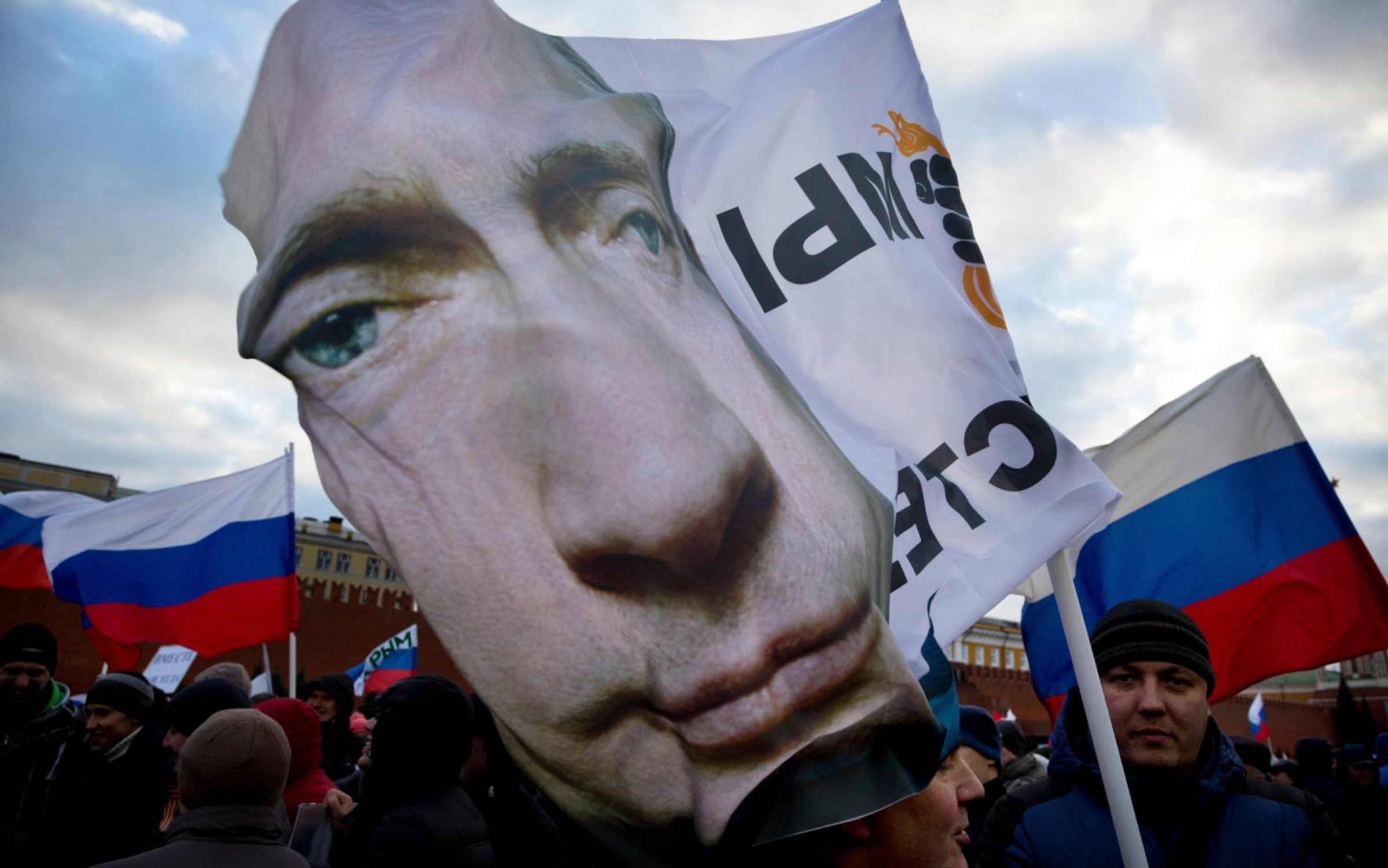 People attending the rally-concert 'We are together' in support of the annexation of Crimea and Sevastopol to Russia on Red square of Moscow on March 18, 2014. Credit: Nikolay Vinokurov / Alamy Stock Photo.