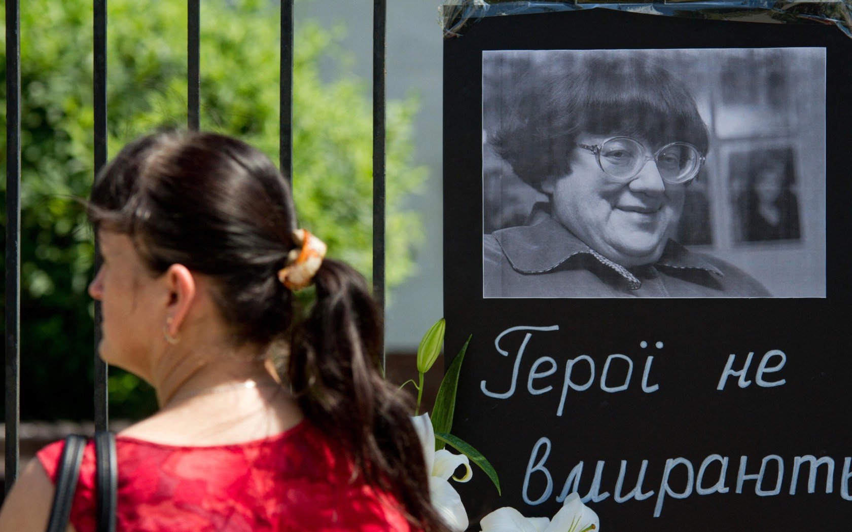 Portrait of Valeriya Novodvorskaya outside the Russian embassy in Kyiv, 2014. Credit: Pacific Press Media Production Corp