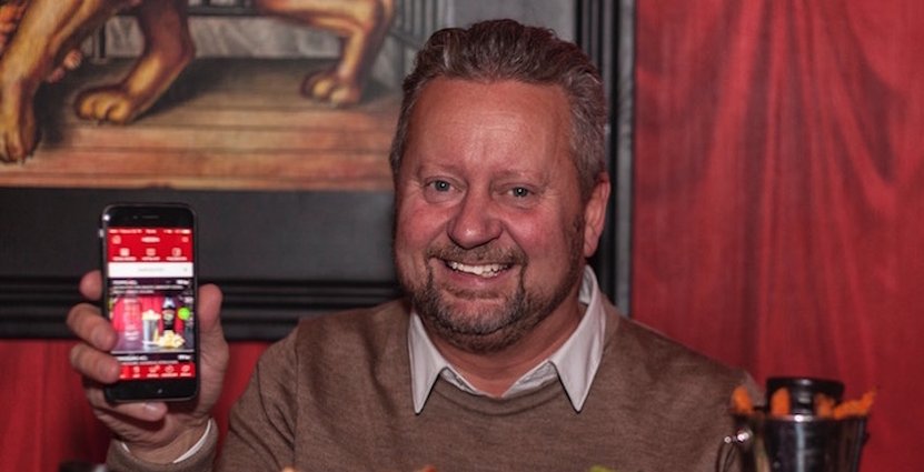 Digital teknologi gör inte krogbesök asociala, menar Fredrik Mattson, vd på Pinchos. 