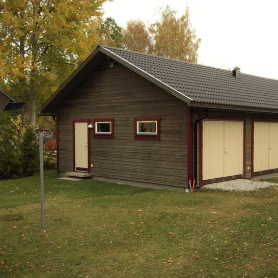Barn style double door with pedestrian entrance