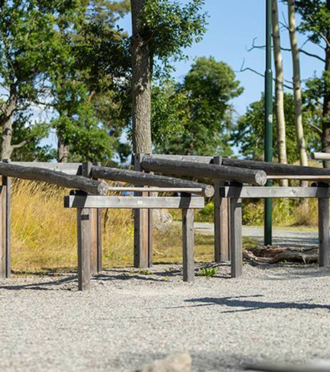 Utegymmet ligger på cirka fem minuters promenadavstånd från bostaden