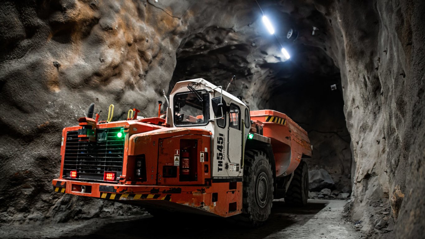 <p>The Sandvik Toro TH545i dump truck in the Renström mine.</p>
