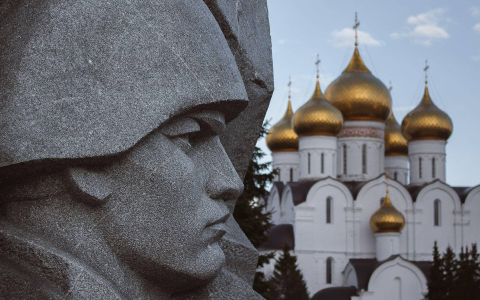 A war monument in front of the Transfiguration Cathedral at Yaroslavl.