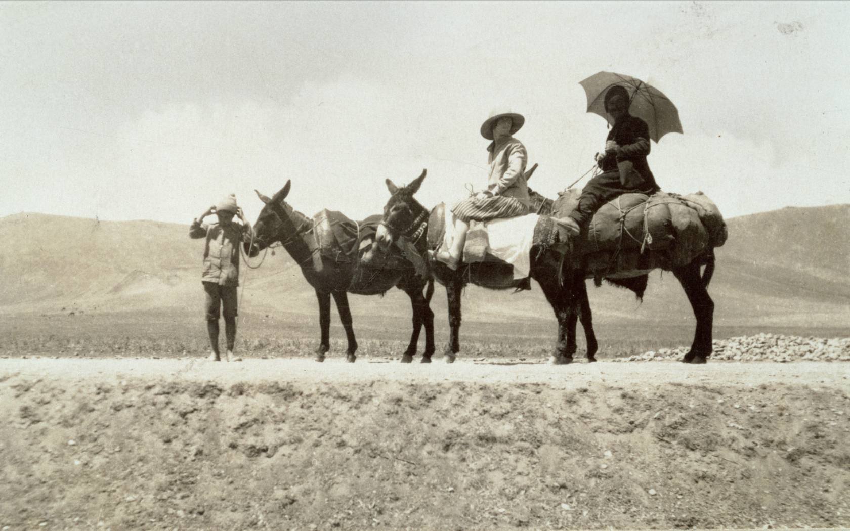 Explorer Freya Stark in Jebel Druze, Syria. Credit: Royal Geographical Society / Alamy Stock Photo.