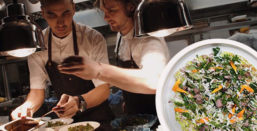 Joel Åhlin och Filip Fastén anser att rotfrukter från skörden i <br />
höstas, lök, baljväxter och bönor är klimatsmarta råvaror. Foto: Agrikultur