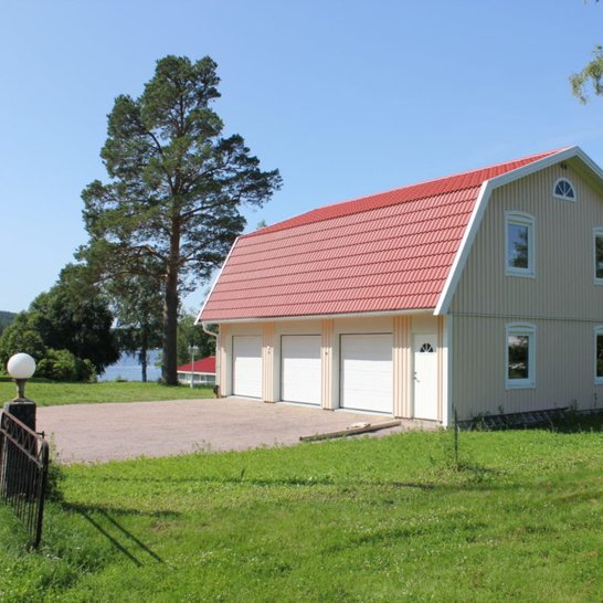 Garage med mansardtak