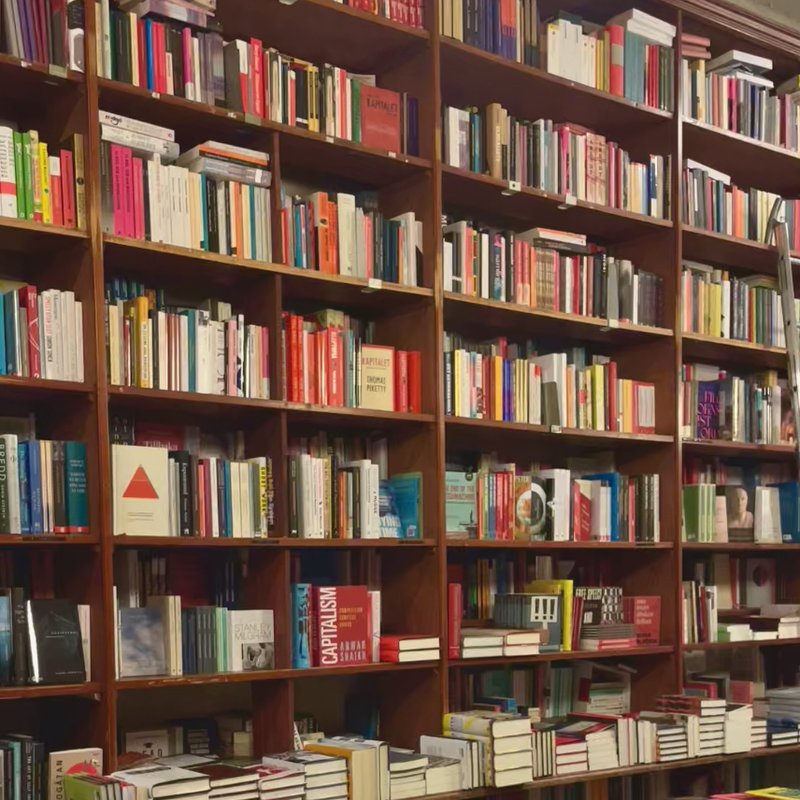 På spaning i bokhandeln: De bästa böckerna just nu!