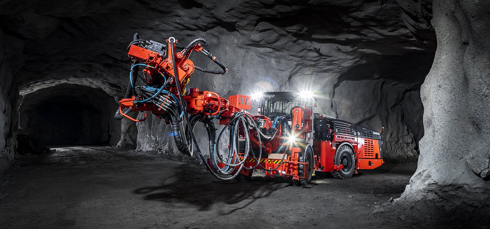<p>Sandvik DS512i is equipped with a completely new carrier and ergonomic cabin, making it the ideal choice for mining bolting operations.</p>
