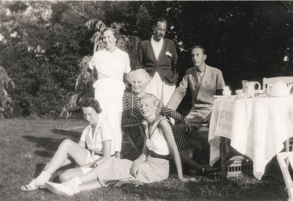 Födelsedagsfirande för Maria (Babi) med sina fem barn, Småryd 1930. Foto: privat