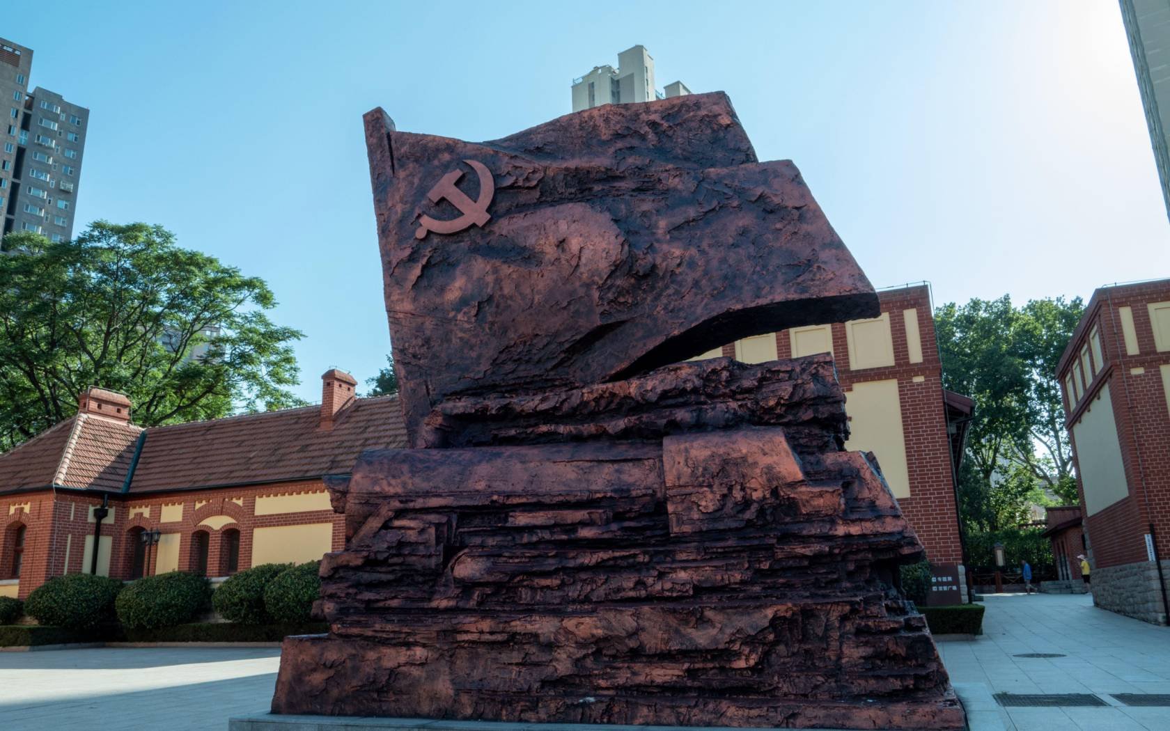 Statue of the Chinese Communist Party flag.
