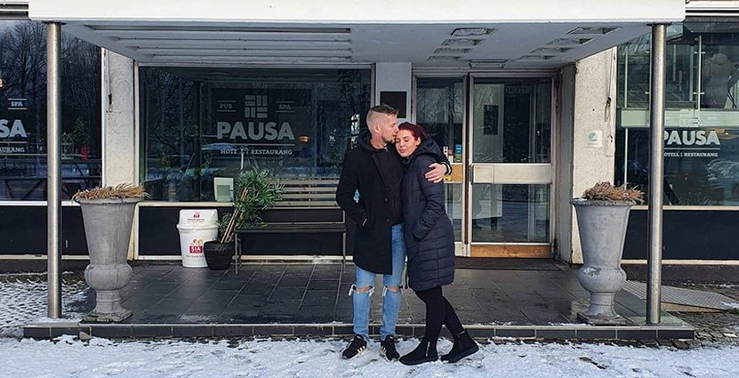 Thomas och Elin Bäcklund drev hotell Pausa, som nu gått i konkurs.   Bilden är tagen samma dag som hotellet tvingades stänga. Foto: Privat