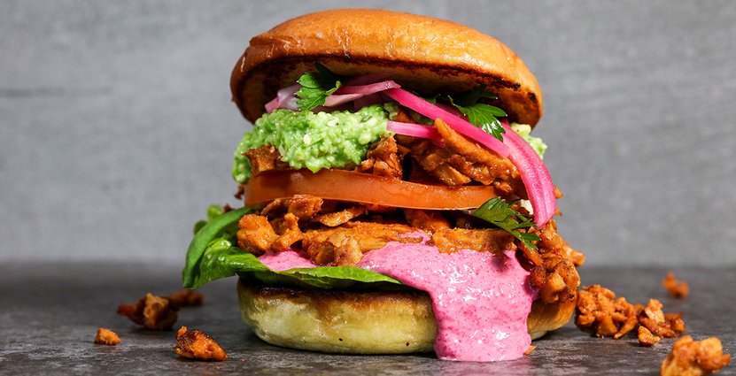 Den ärtbaserade råvaran Pease är vegansk, klimatsmart och proteinrik, och kan användas till allt från bowls och texmex till lasagne och hamburgare.  Foto: Findus