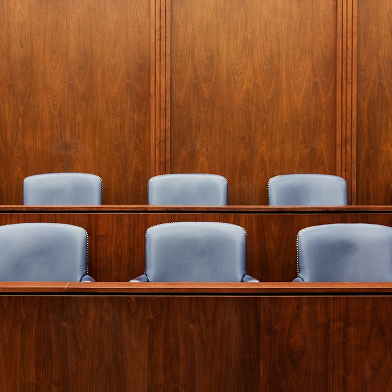 8 spännande romaner med rättegången som fond