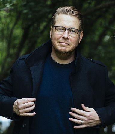 8 skäl till att vi älskar Fredrik Backman