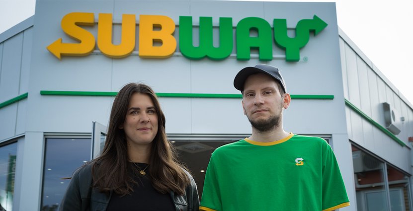 Madelen Thors erbjöd först Jhonny Sjöstrand en praktikplats som sedan övergick till en anställning med lönebidrag från Arbetsförmedlingen. Foto: Stellan Runge