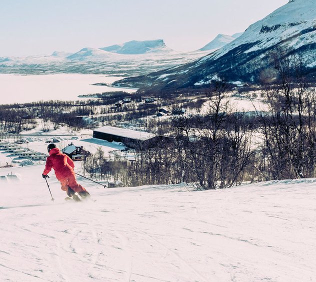 Skidåkning till fjälls i Björkliden