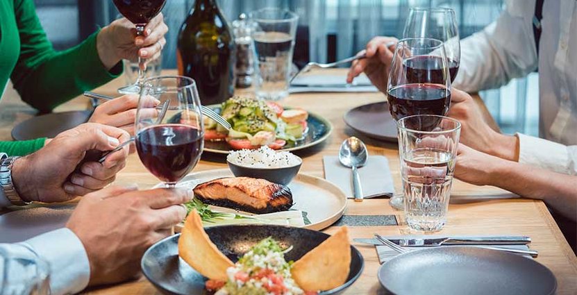 Förbudet att servera alkohol från klockan 22 gäller till utgången av februari 2021. 