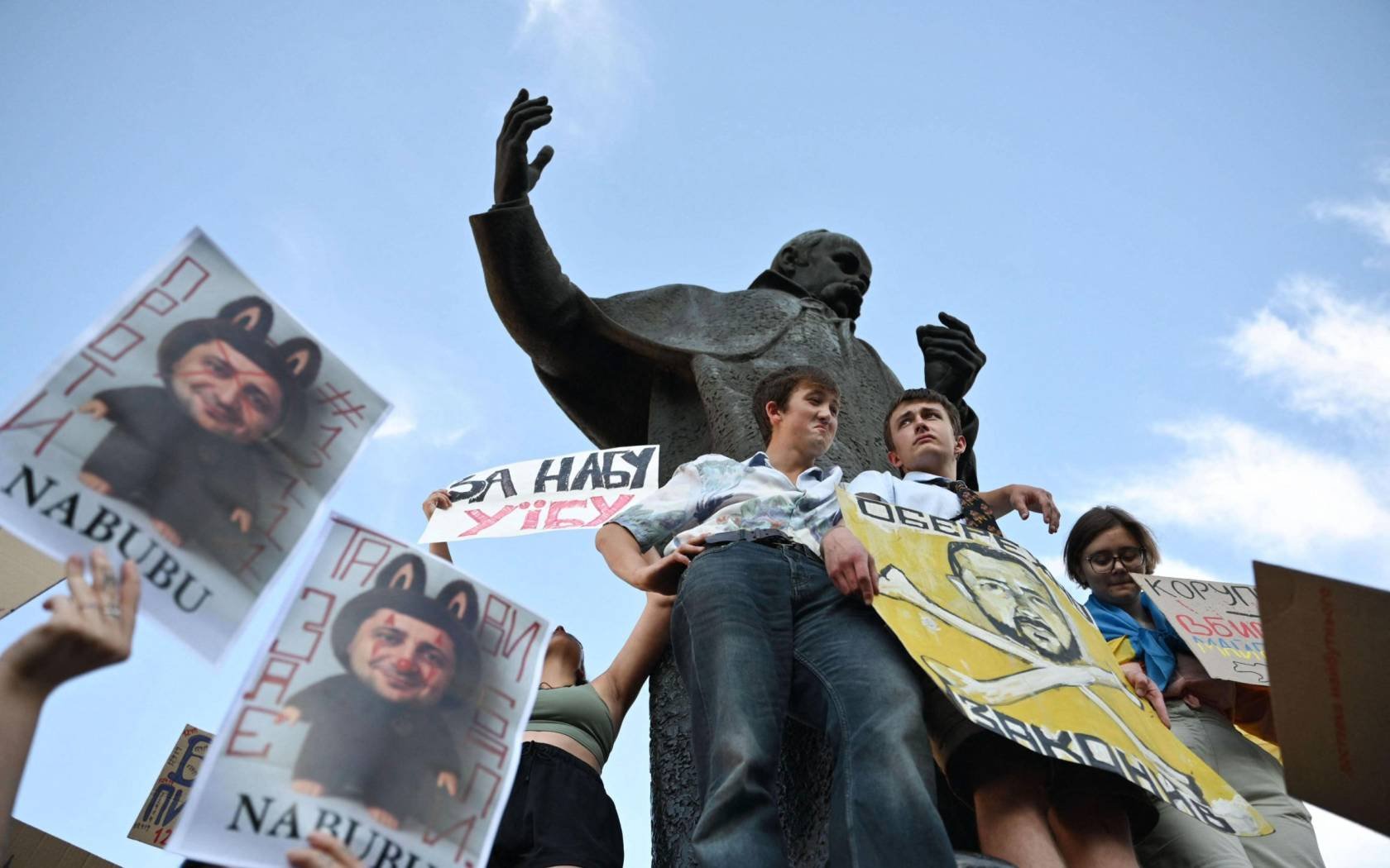 Demonstrators stay at the Taras Shevchenko monument to protest against draft law N12414 adopted on July 22, which reduces the powers of the National Anti-Corruption Bureau (NABU) and the Specialised Anti-Corruption Prosecutor’s Office (SAPO), Lviv, Ukraine, July 23, 2025.