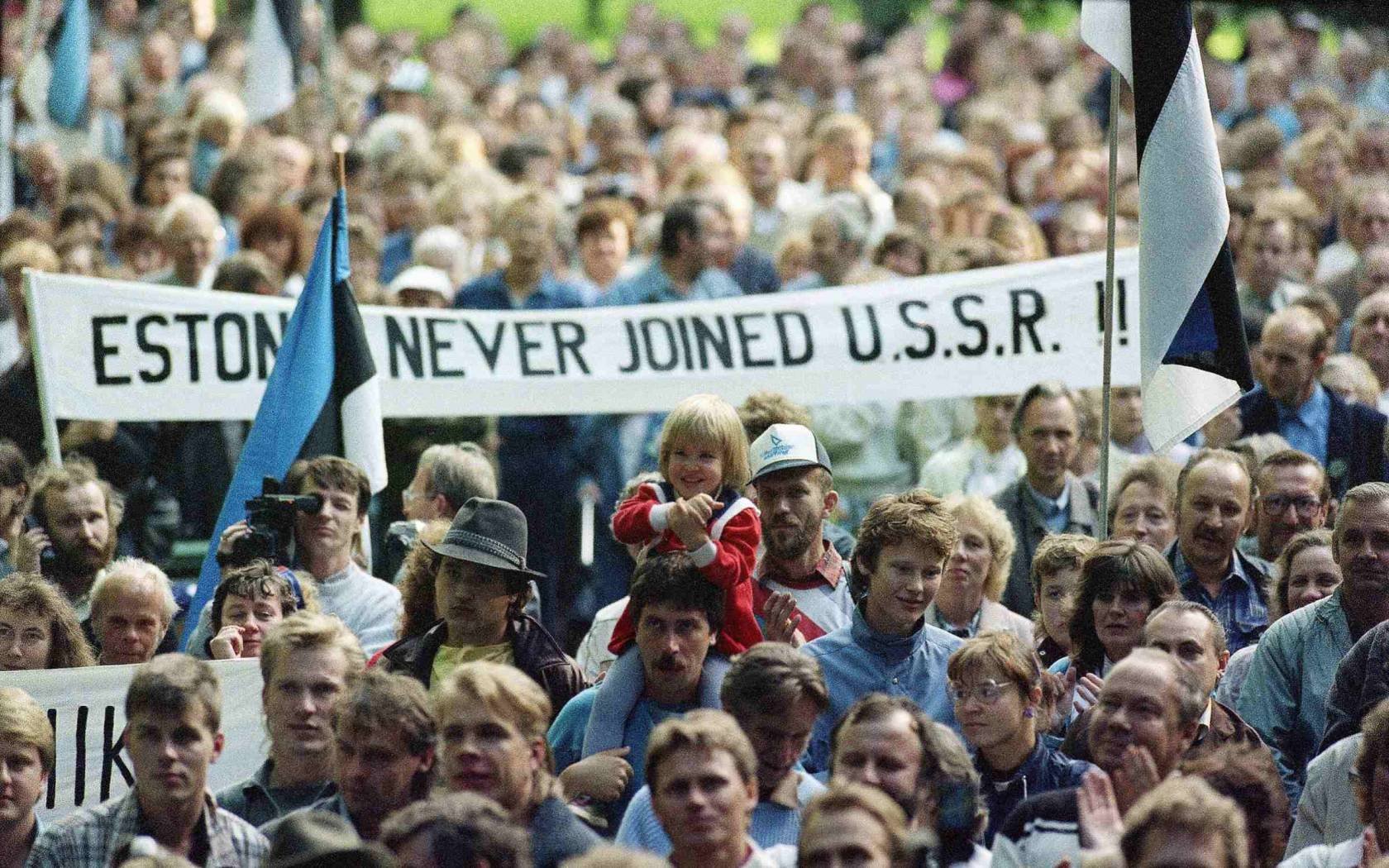 A mass protest in Tallinn, Estonia, against the 1939 Nazi-Soviet Pact, on 23 August 1989. Credit: Associated Press