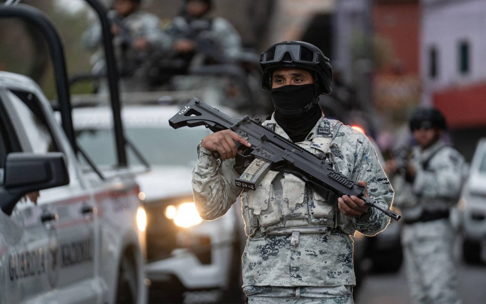 National Guard and Secretaría de Seguridad Ciudadana units guard the Fiscalía General de la República during the investigation into the operation that killed Nemesio 'El Mencho' Oseguera Cervantes.