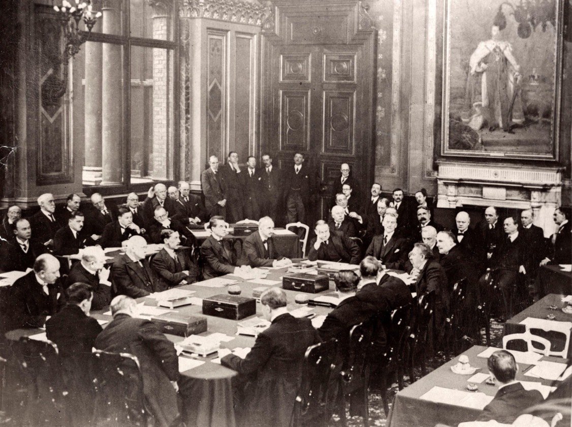 The signing of the Locarno Pact. Credit: Piemags