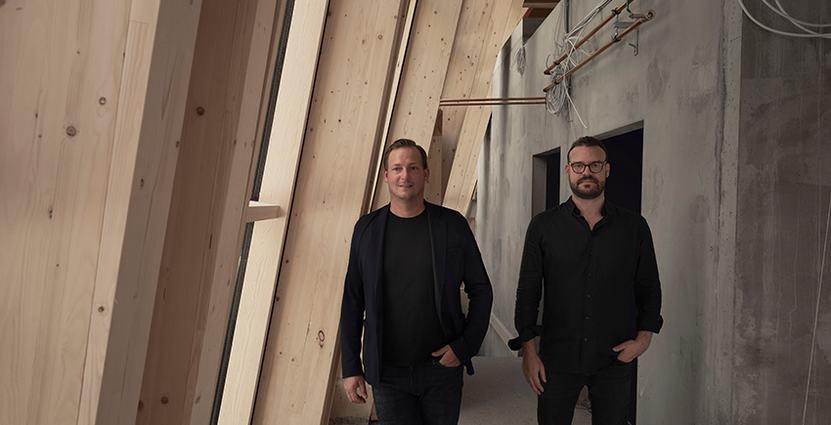 Vännerna Christopher Ellertsson och Robin Moderato ser fram emot att öppna Humlegårdens paviljong vid årsskiftet.  