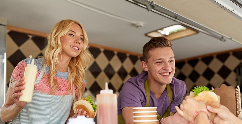 Tävlingen Årets Sommarjobbare ska lyfta hotell-<br />
 och restaurangbranschens unga förmågor. Foto: Colourbox