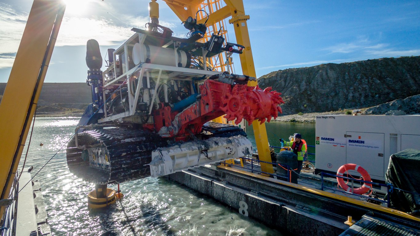 <p>The ¡VAMOS! mining system was successfully tested in a flooded kaolin mine at Lee Moor in Devon, UK in late 2017.</p>
