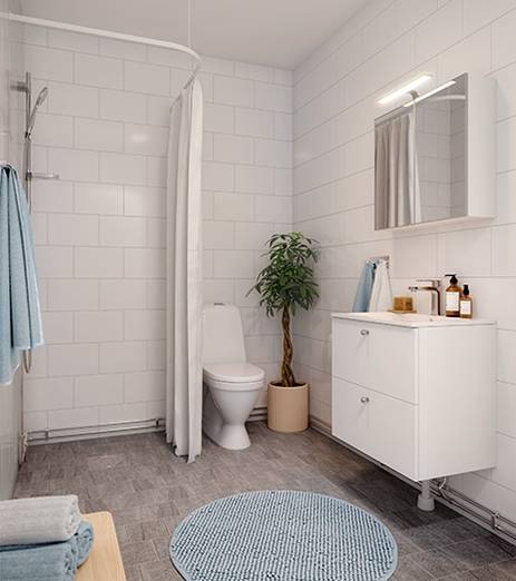 Badrummen har vitt kakel och grått klinker, kommod och handdukstork