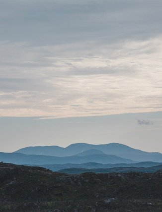 bergskonturer i fj&auml;rran