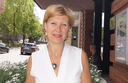 Hon ska ta First in i framtiden