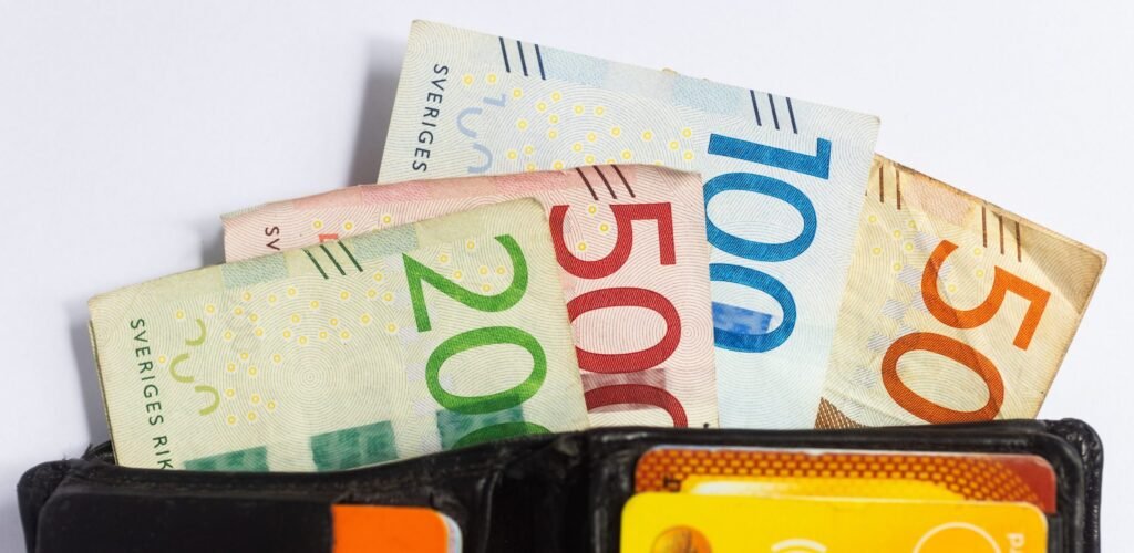 sedlar i plånbok avtalsrörelsen märket