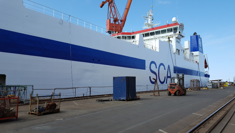 Pappersjätten SCA äger tre  fartyg. Ett av dem är roro-fartyget M/S SCA Ortviken som transporterar SCA:s produkter till England och kontinenten.