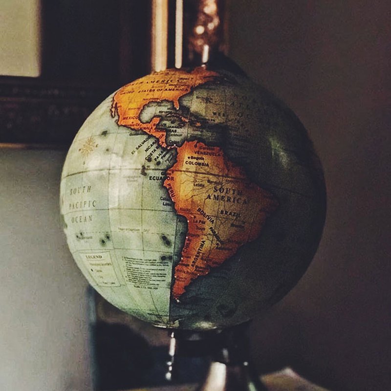 Res utan att lämna hemmet – läsningen som tar dig till andra länder