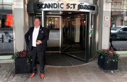 ”Man tar med sig något från varje destination och hotell”