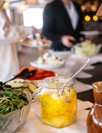 salladsbuff&eacute; p&aring; lunchen p&aring; restaurang Lapporten