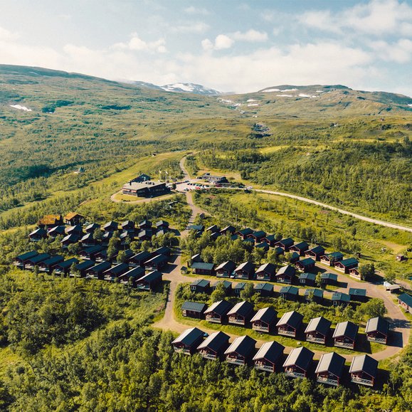 flygbild &ouml;ver Bj&ouml;rkliden fj&auml;llby en solig sommardag