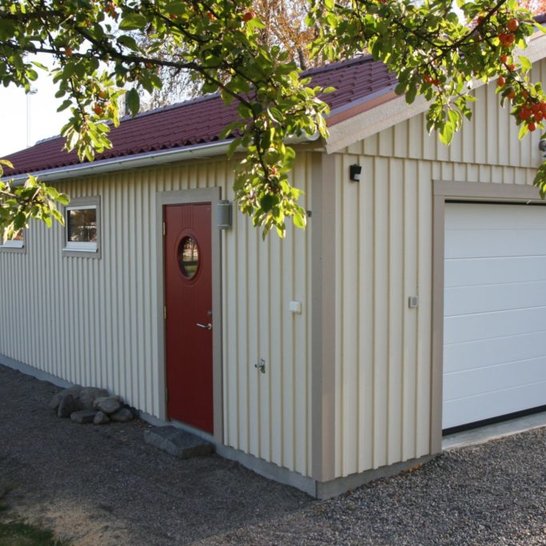 Ett längre enkelgarage