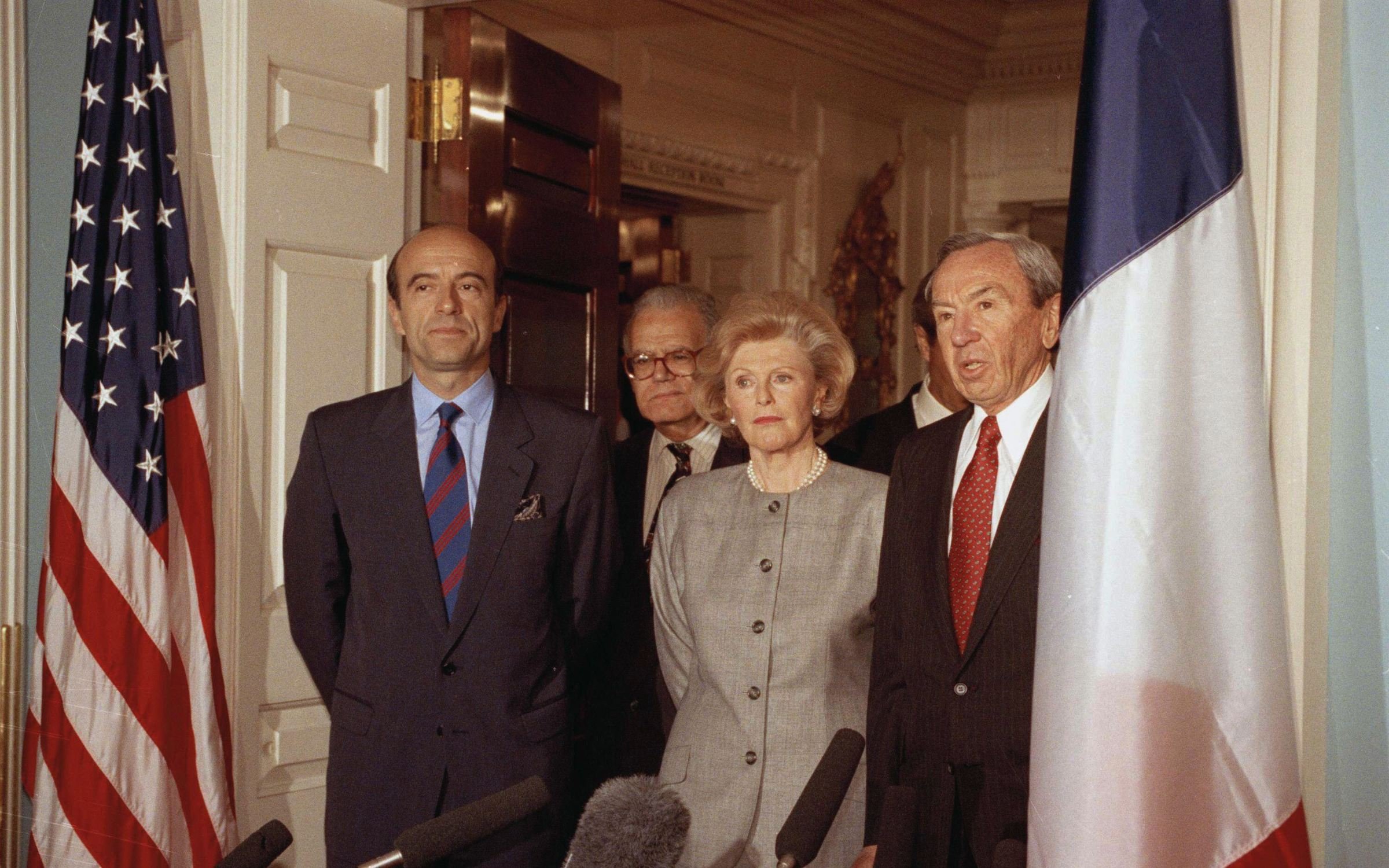 The US Ambassador to France Pamela Harriman with Secretary of State Warren Christopher and French Foreign Minister Alain Juppé in Washington, May 1993.