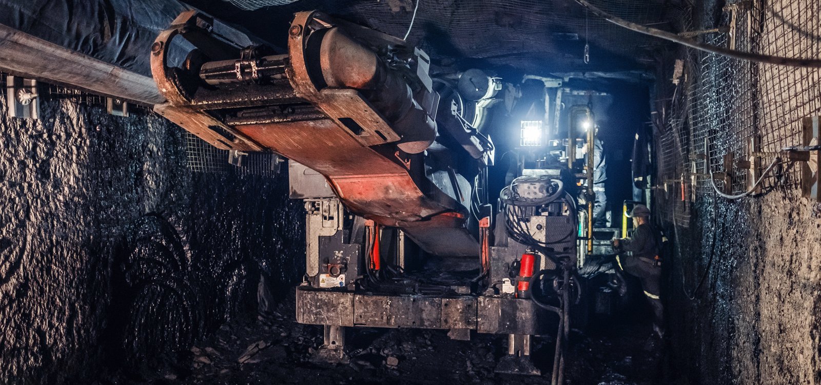 <p>The team at Taldinskaya Zapadnaya-2 set and then beat their Russian records for excavating  using a Sandvik MB670 bolter miner.</p>