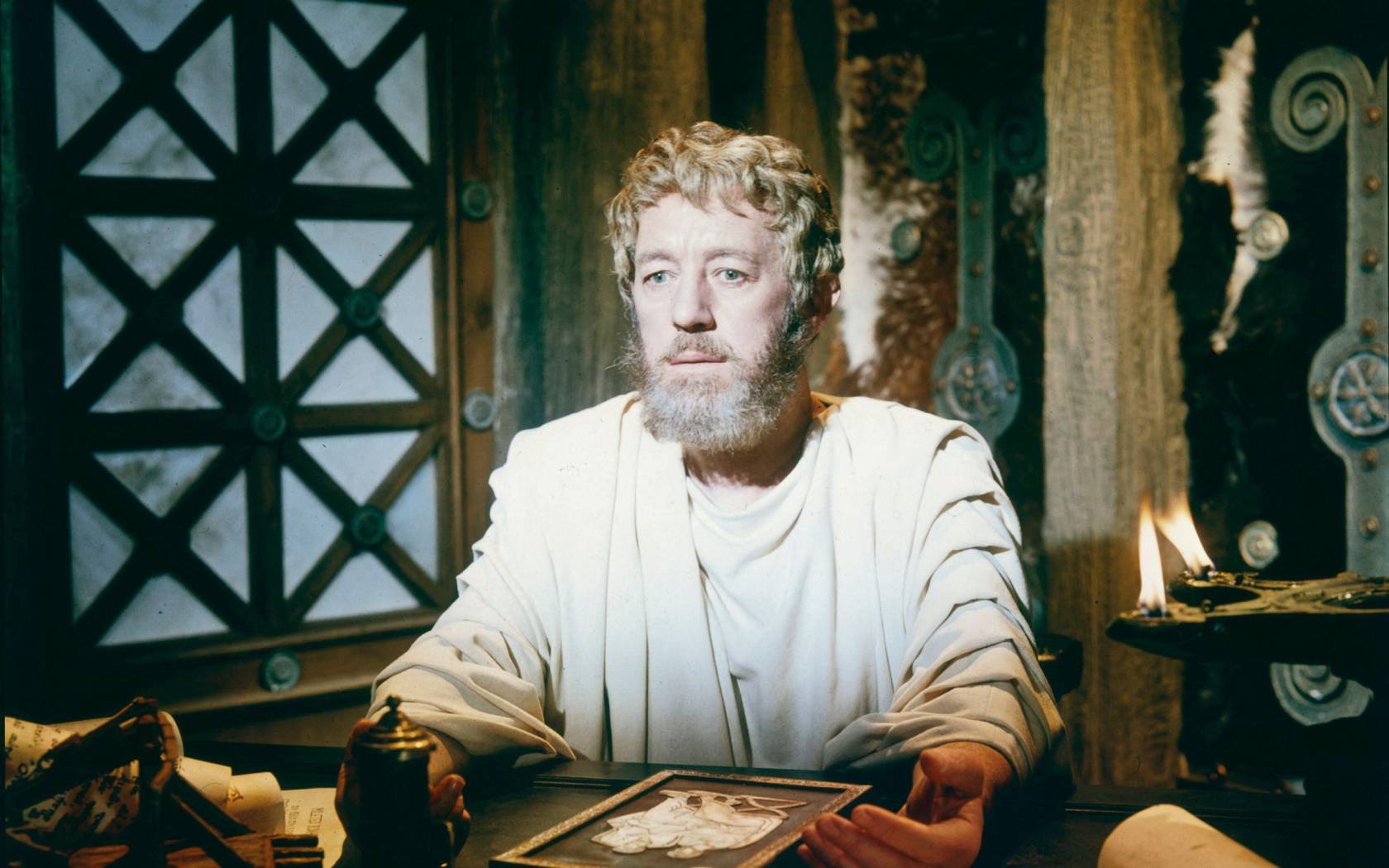 Alec Guinness in 'The Fall of the Roman Empire', 1964.