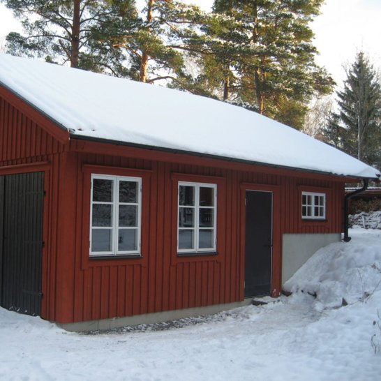 Red stylish windowed garage solution