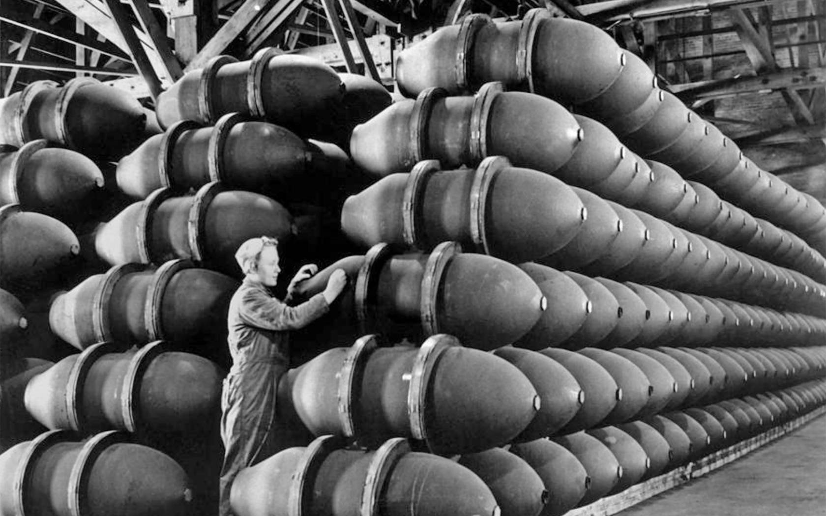 A worker at the US Army Nebraska Ordnance Plant in Omaha, Nebraska, with 1000 lb bomb cases in May 1943.