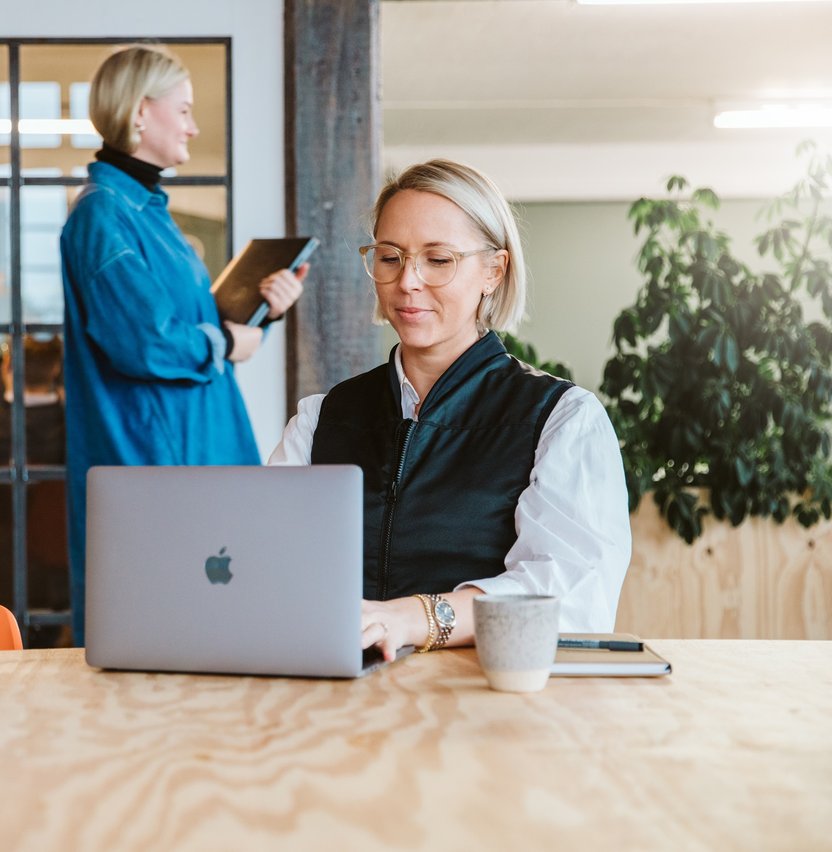 tyngdväst på jobbet vid dator