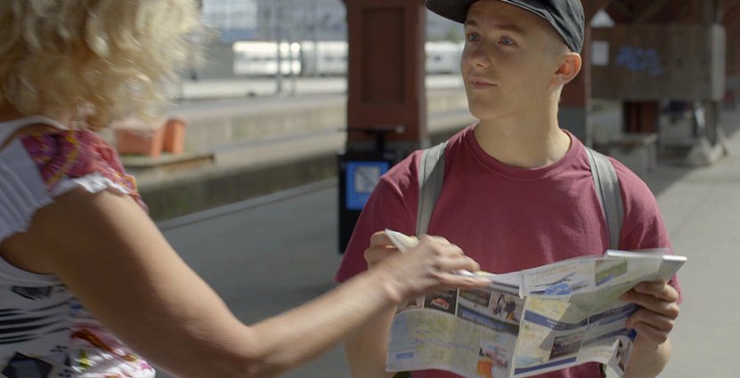 Palla äpplen och åk skruttig bil till en ättestupa. Genuina möten utgör turismkonceptet 