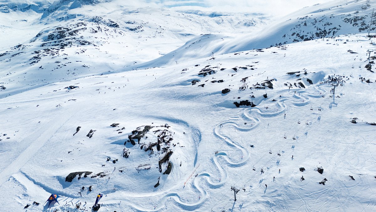 Riksgränsen Banked Slalom up on the mountain